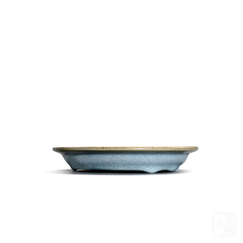 A Junyao purple-splashed blue-glazed dish, Jin - Yuan dynasty | 金至元 鈞窰天藍釉紫斑折沿盤 - 图3
